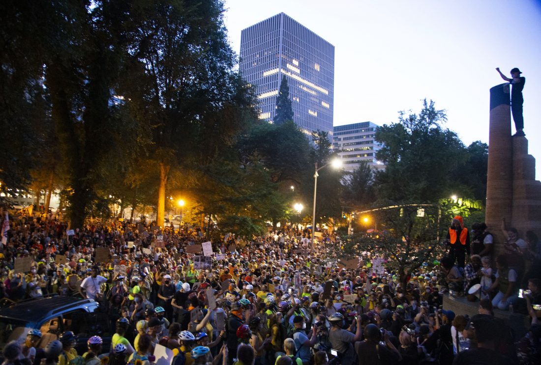 Portland Crowd Constitutional crisis looms over federal agents in Portland | News ...